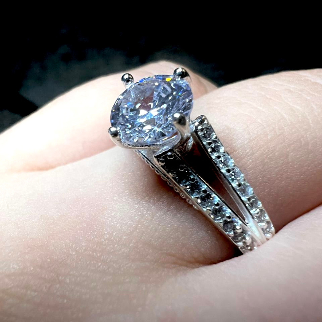 Anillo de compromiso Renata Lune en plata 925